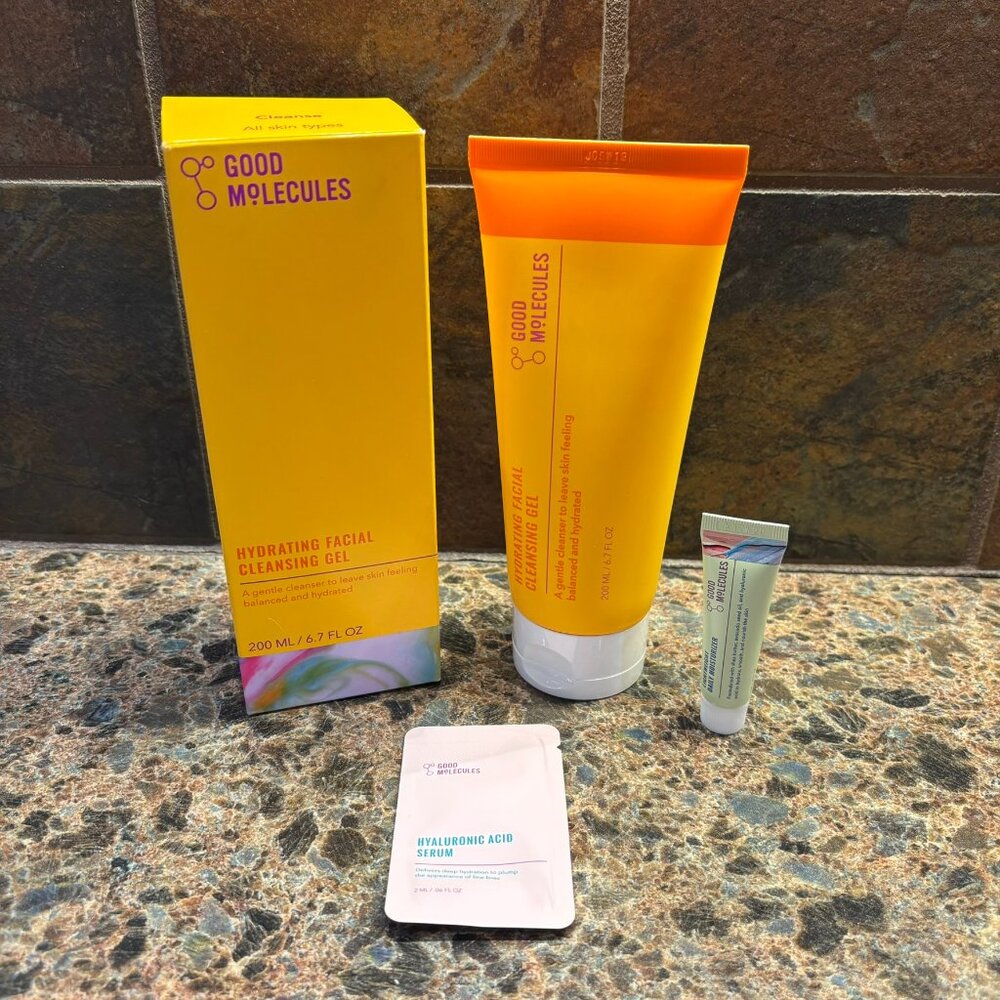 New Good Molecules Skin Care Bundle Cleanser Moisturizer Serum SEE LISITING